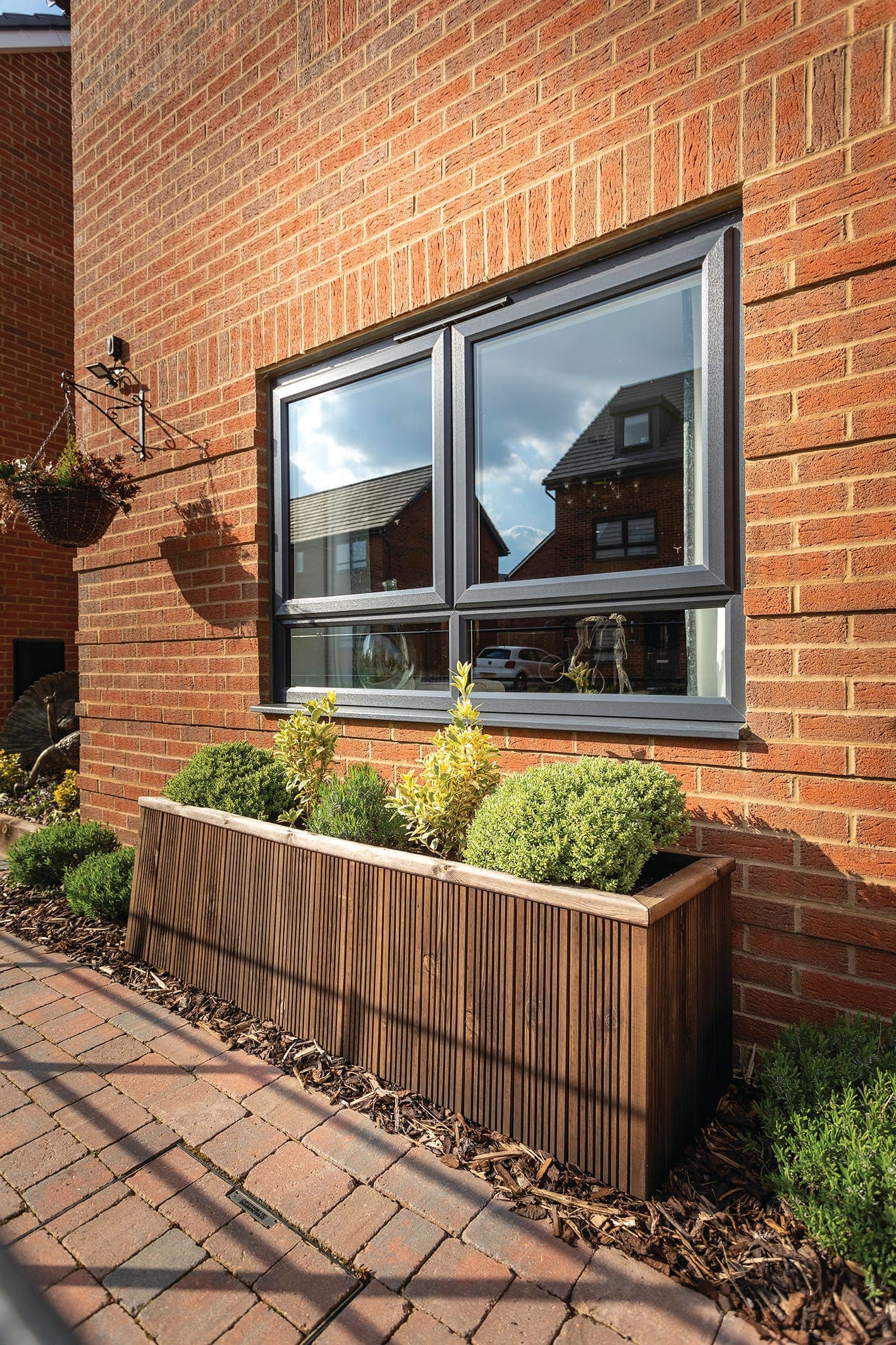 Anthracite aluminium window with a brick surround